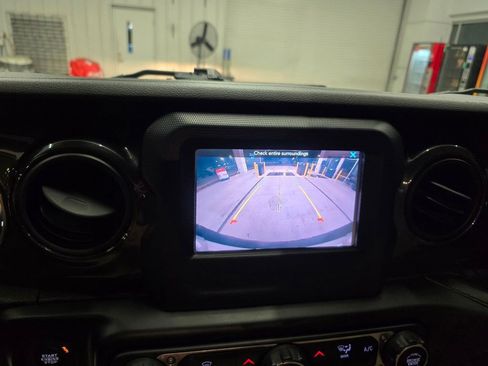 Used 2020 Jeep Wrangler Sport AWD/4WD image 25