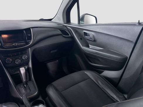 Used 2018 Chevrolet Trax LT w/ LT Convenience Package image 23