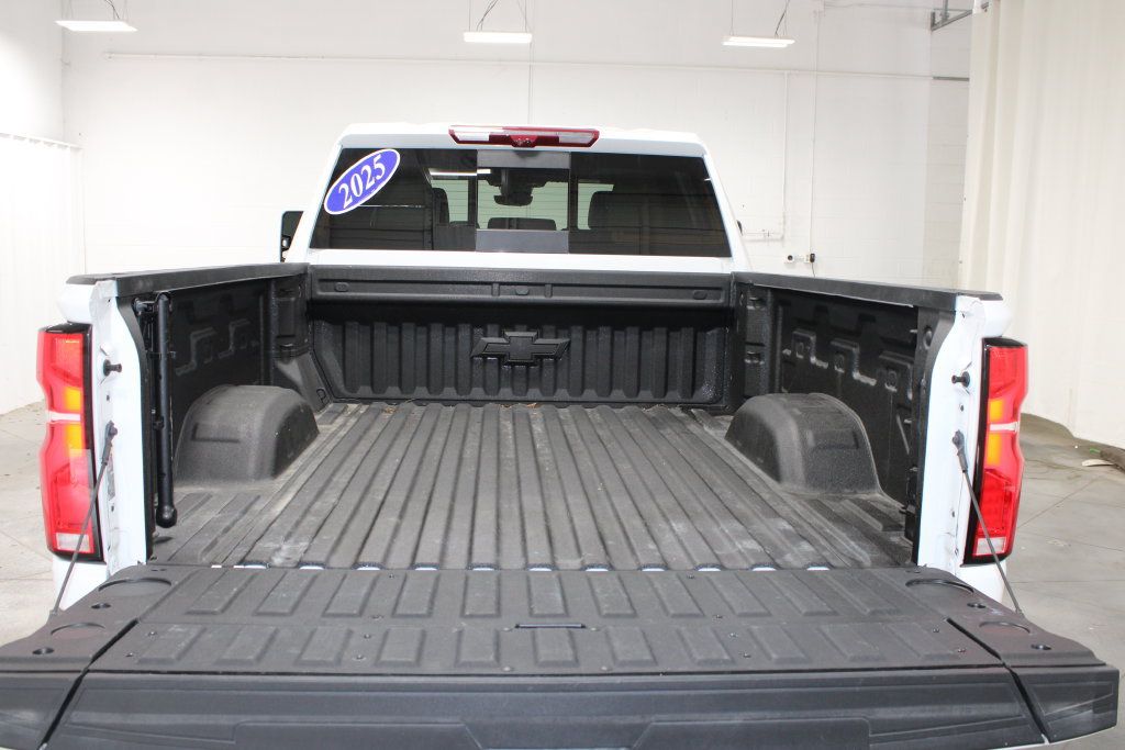Used 2025 Chevrolet Silverado 2500 ZR2 w/ Technology Package AWD/4WD image 21