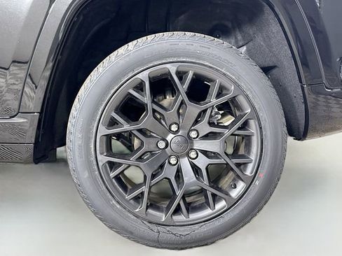 New 2025 Jeep Grand Cherokee Summit w/ Obsidian Package image 32