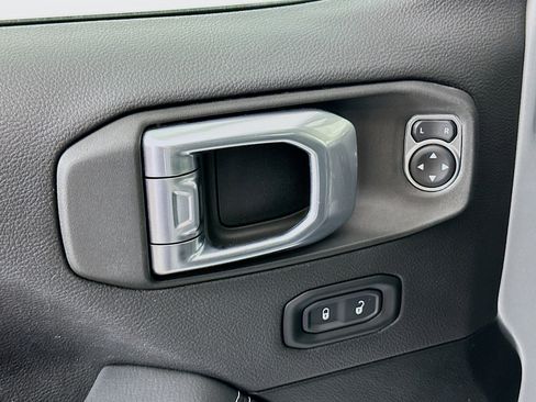 Used 2022 Jeep Wrangler Sahara image 15