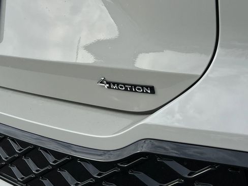 New 2026 Volkswagen Tiguan SE R-Line image 6