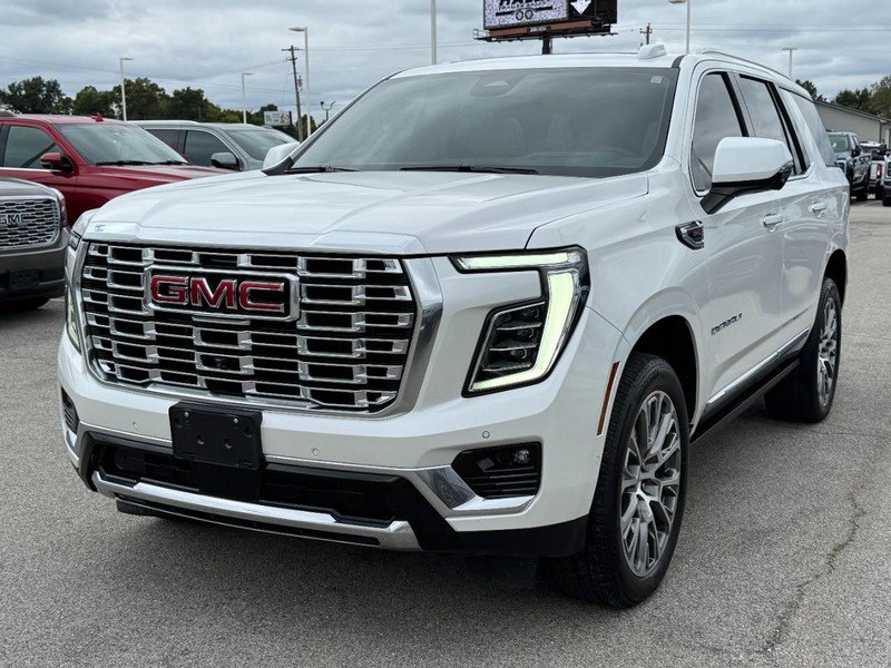 Used 2025 GMC Yukon Denali w/ Sun & Power Step Package AWD/4WD image 8