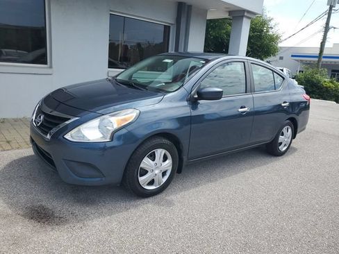 Used 2015 Nissan Versa SV FWD image 11