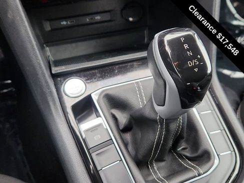 Used 2024 Volkswagen Taos SE image 37