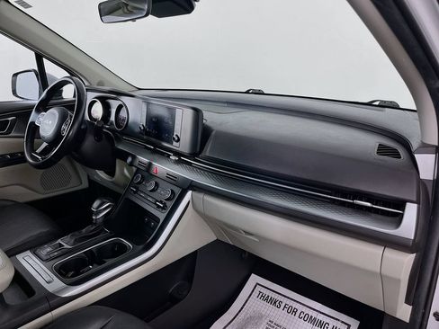 Used 2022 Kia Carnival LX FWD image 34