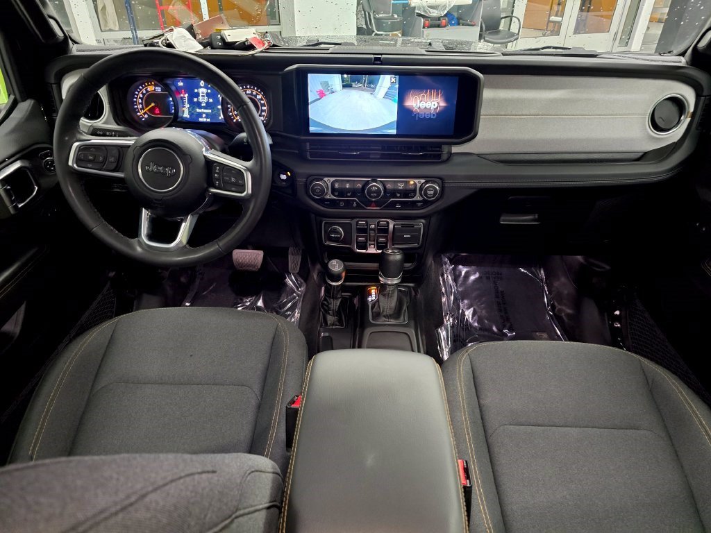 Used 2025 Jeep Wrangler Unlimited Sahara AWD/4WD image 32