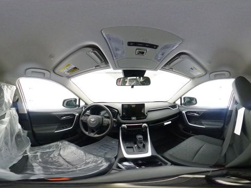 New 2025 Toyota RAV4 XLE image 33