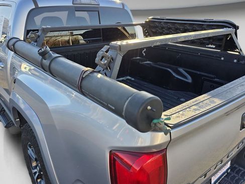 Used 2017 Toyota Tacoma TRD Sport image 20