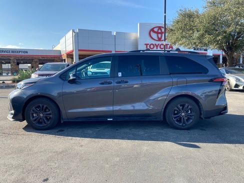 Certified 2025 Toyota Sienna XSE image 8