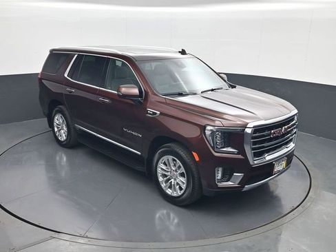 Used 2023 GMC Yukon SLT w/ SLT Luxury Package AWD/4WD image 16