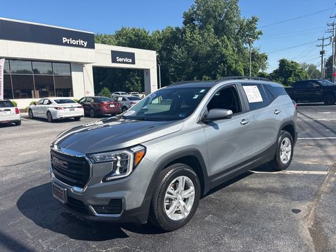 Used 2023 GMC Terrain SLE w/ Driver Convenience Package AWD/4WD image 7