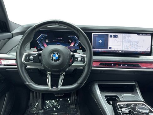 Used 2025 BMW 740i image 17