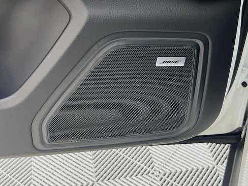 New 2026 Porsche Macan image 21