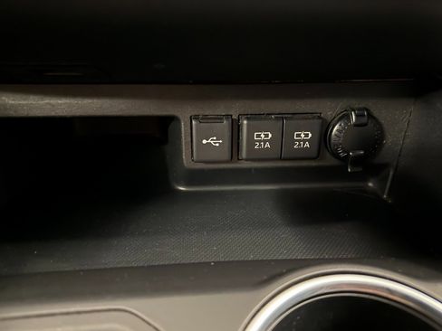 Used 2021 Toyota Highlander XLE image 15