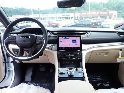 New 2025 Jeep Grand Cherokee L Limited image 14