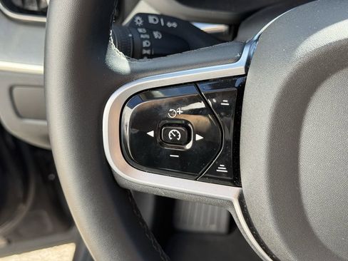 Used 2025 Volvo XC60 B5 Plus image 18