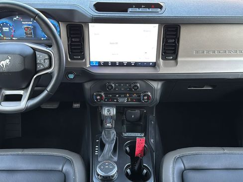 Used 2025 Ford Bronco Outer Banks AWD/4WD image 27