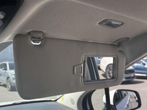 Used 2026 Kia Carnival FWD image 32