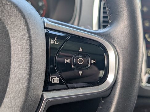 Used 2017 Volvo XC90 T5 Momentum w/ Vision Package FWD image 23