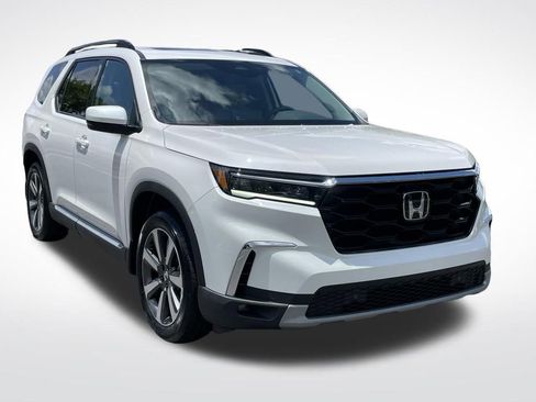Used 2025 Honda Pilot Touring image 8