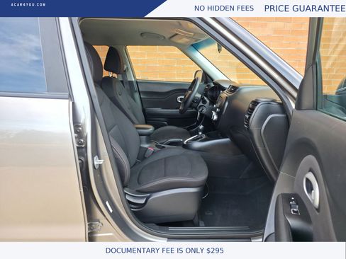 Used 2019 Kia Soul image 18