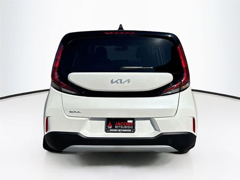 Used 2023 Kia Soul LX image 6