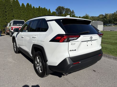 Used 2025 Toyota RAV4 XLE w/ Convenience Package AWD/4WD image 6