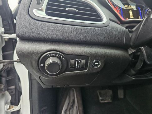 Used 2016 Chrysler 200 LX image 28