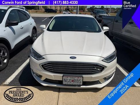 Used 2017 Ford Fusion SE w/ Fusion SE Technology Package FWD image 2