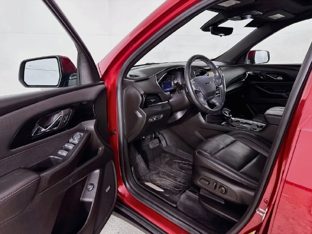 Used 2023 Chevrolet Traverse RS w/ LPO, Floor Liner Package AWD/4WD image 3