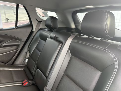 Used 2023 GMC Terrain SLT image 23