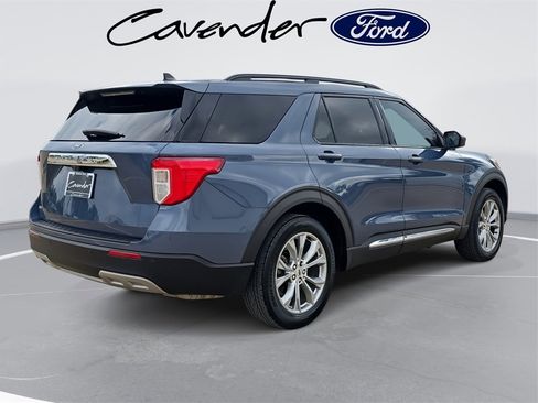 Used 2021 Ford Explorer XLT w/ Equipment Group 202A image 5