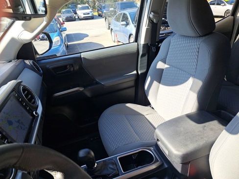 Used 2022 Toyota Tacoma SR5 image 3