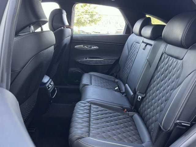 Used 2022 Genesis GV70 3.5T Sport w/ Sport Advanced Package AWD/4WD image 18