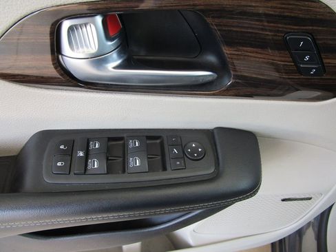 Used 2022 Chrysler Pacifica Limited image 27