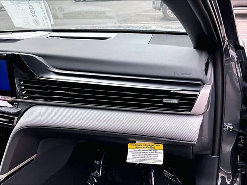 Used 2026 Toyota Camry SE w/ Convenience Package image 16