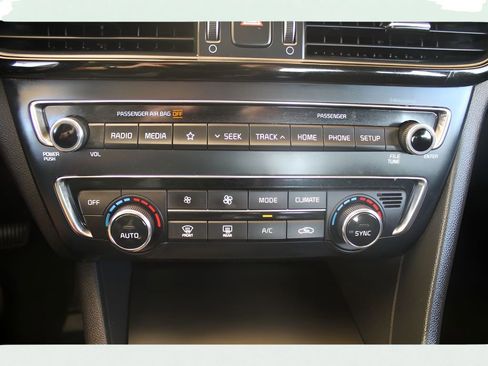 Used 2019 Kia Optima S image 25