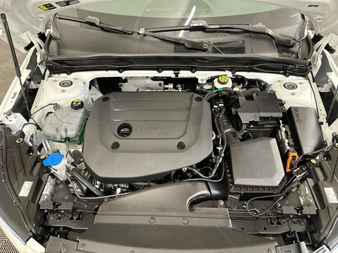 Used 2025 Volvo XC40 B5 Plus AWD/4WD image 35