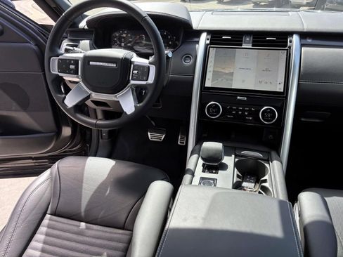 Used 2025 Land Rover Discovery Metropolitan Edition AWD/4WD image 25