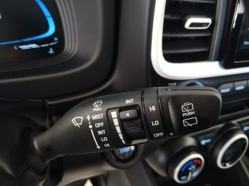 Used 2025 Hyundai Venue Limited image 17