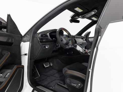 Used 2024 Lamborghini Urus Performante AWD/4WD image 13