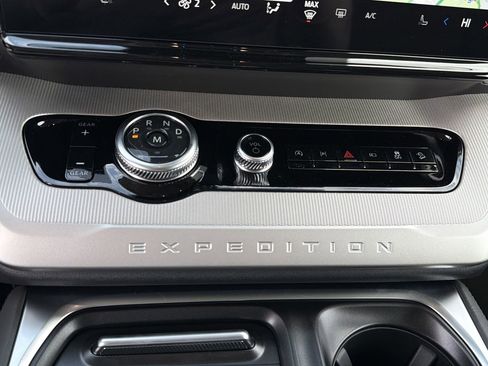 New 2026 Ford Expedition Active image 9