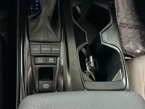 Used 2025 Toyota Camry SE w/ Convenience Package FWD image 21