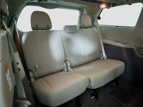 Used 2016 Toyota Sienna XLE image 23