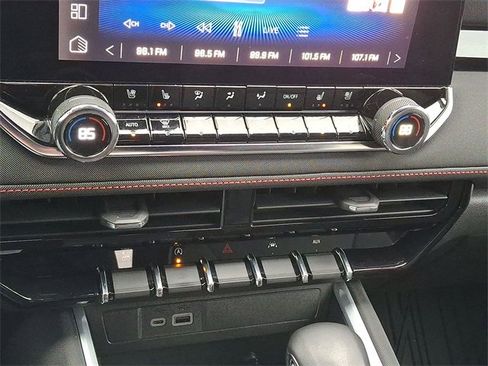 Certified 2023 Chevrolet Colorado Z71 w/ Z71 Convenience Package 2 image 17