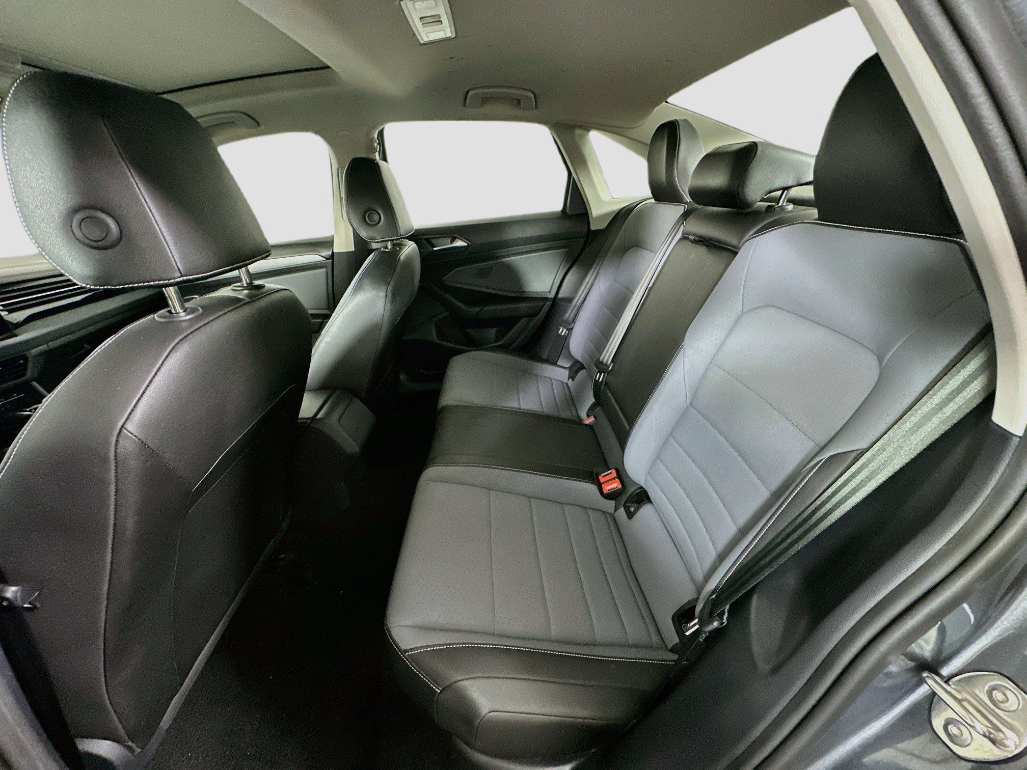 Used 2025 Volkswagen Jetta SE FWD image 27