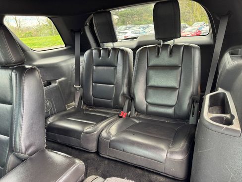 Used 2014 Ford Explorer XLT w/ Equipment Group 202A AWD/4WD image 17