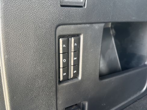 Used 2023 Ford Expedition XLT image 27