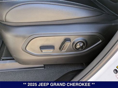 New 2025 Jeep Grand Cherokee Limited w/ Black Appearance Package image 17